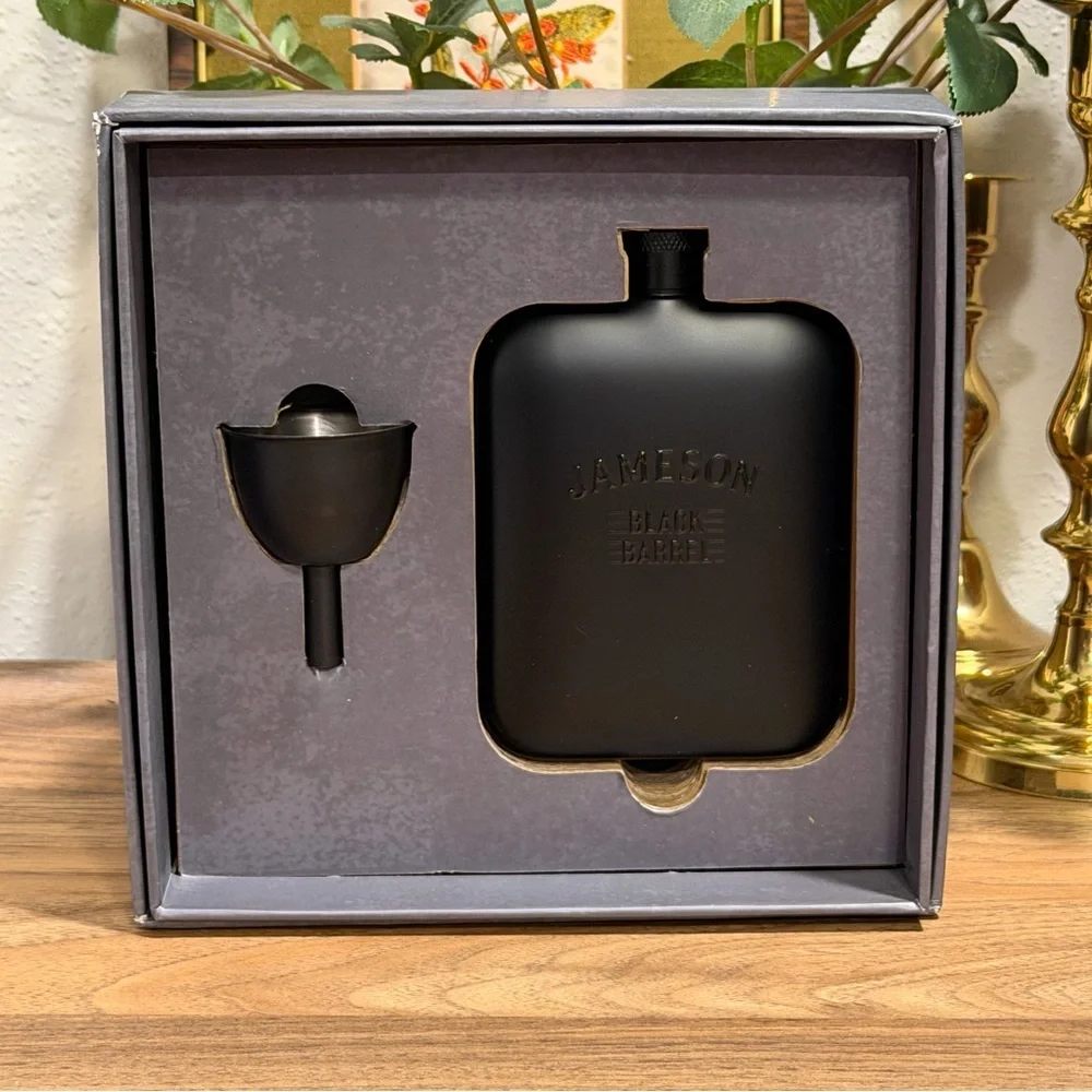Jameson Black Barrel NWB Black 6oz Flask And Funnel Gift Set Barware Whiskey